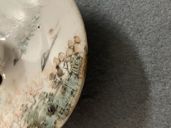 Une th&eacute;i&egrave;re couverte en porcelaine de Chine qianjiang cai, 19/20&egrave;me